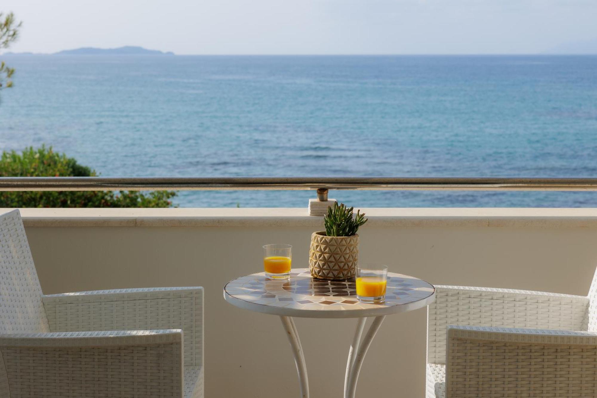 Villa Beachfront Dionysos - With Private Sidárion