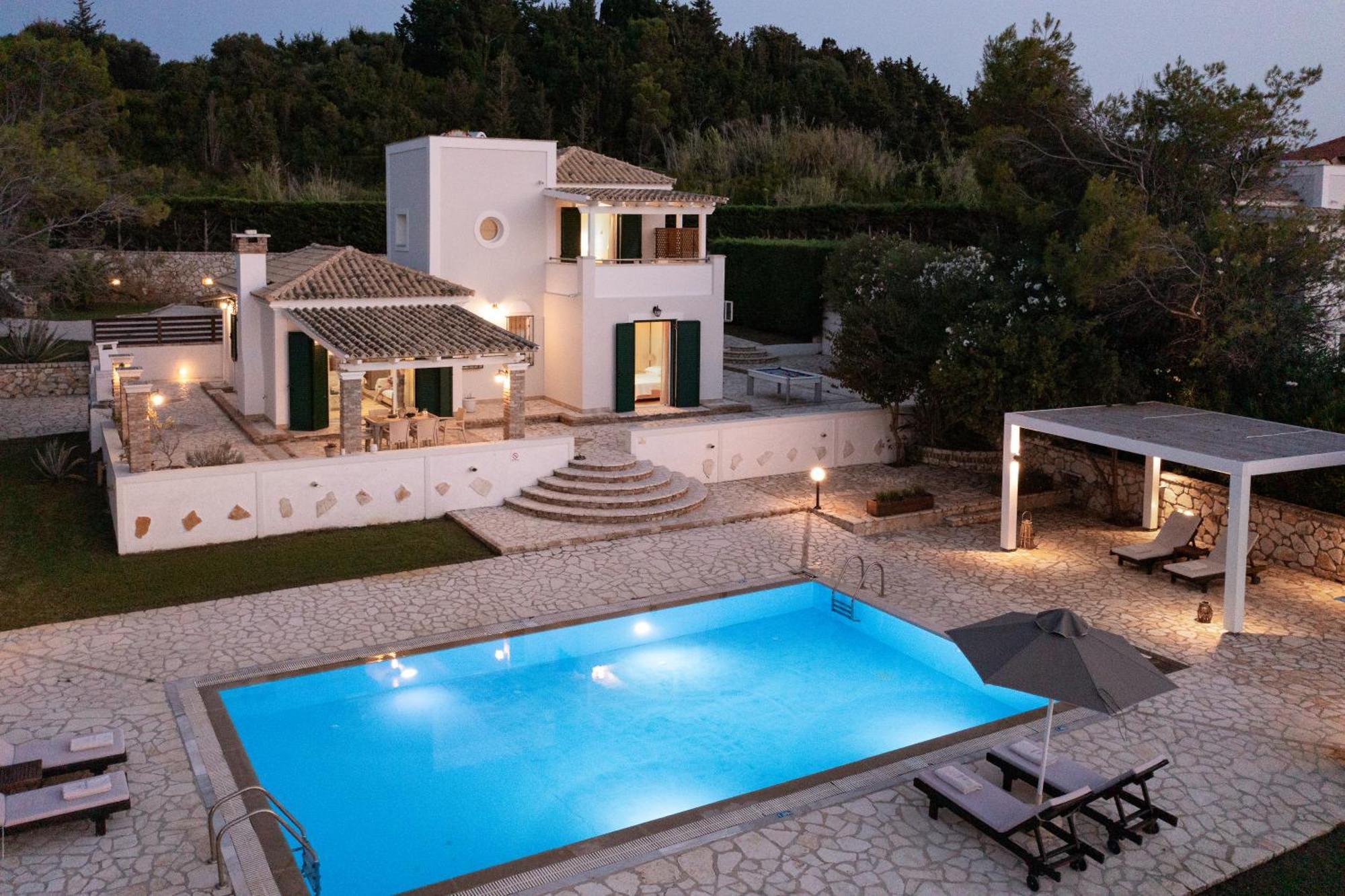 Villa Beachfront Dionysos - With Private Sidárion