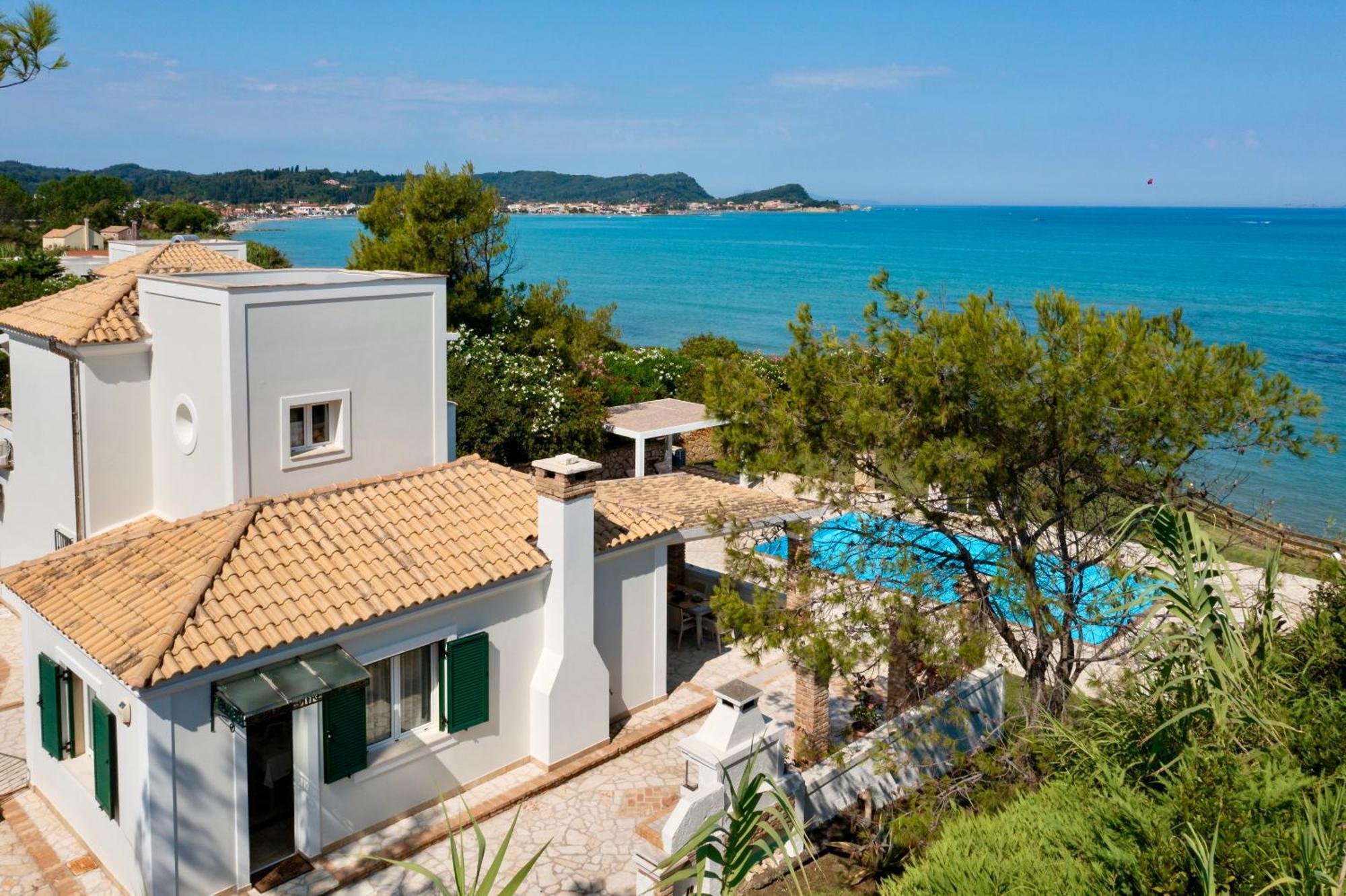 Villa Beachfront Dionysos - With Private Sidárion